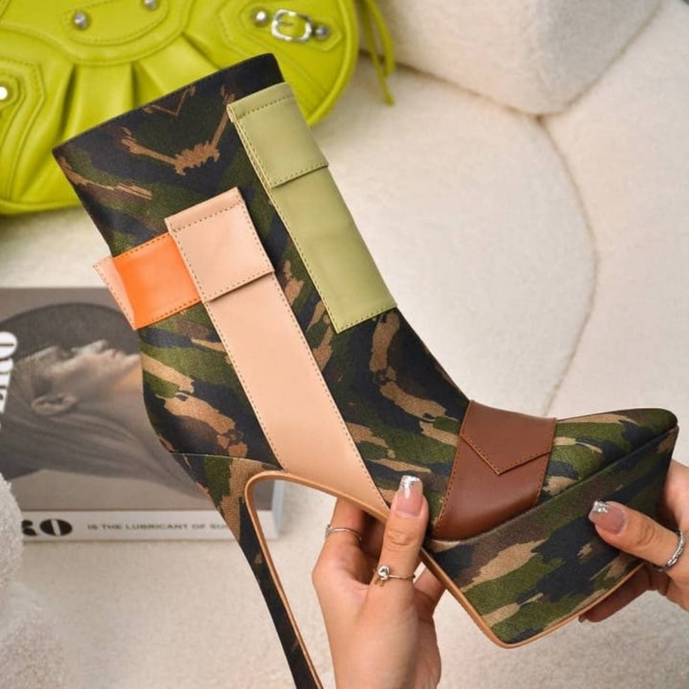 Beautiful camouflage trendy platform bootsHeel height is 4 inches